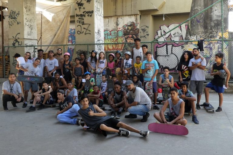 Coletivo faz vakinha online para construir pista de skate na Maré