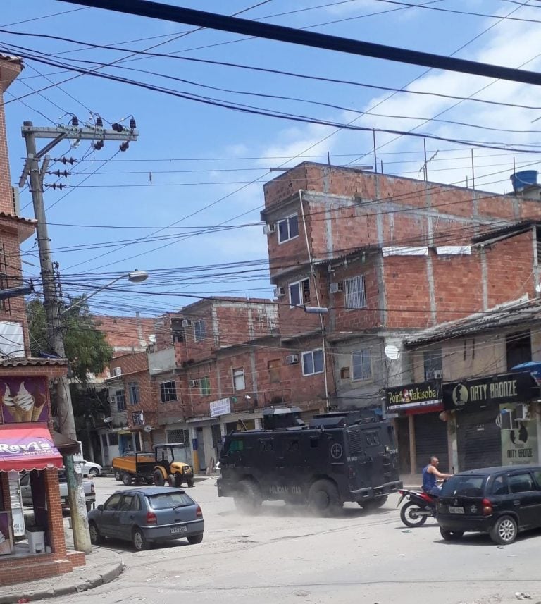 Megaoperação da Polícia Militar em 13 das 16 favelas da Maré deixa cerca de 122 mil pessoas sem o direito de ir e vir respeitado