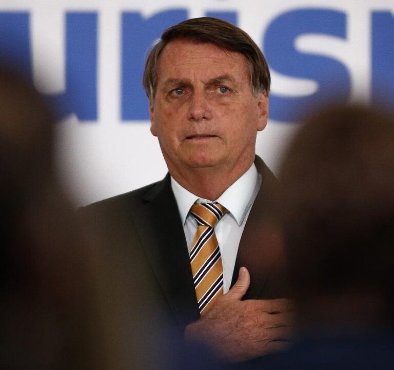 Para Human Rights Watch, Bolsonaro tentou sabotar medidas contra a covid-19