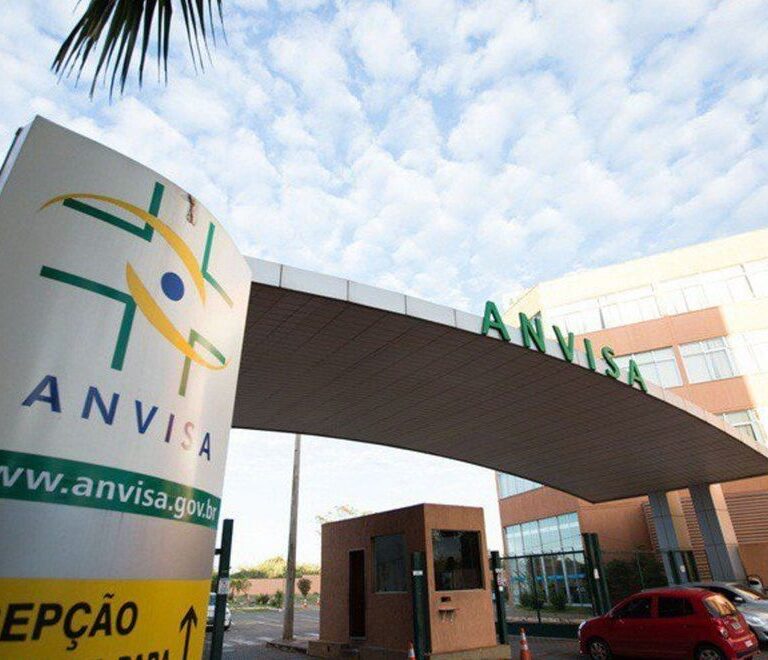 Em caráter emergencial, Anvisa aprova vacinas de Oxford e CoronaVac