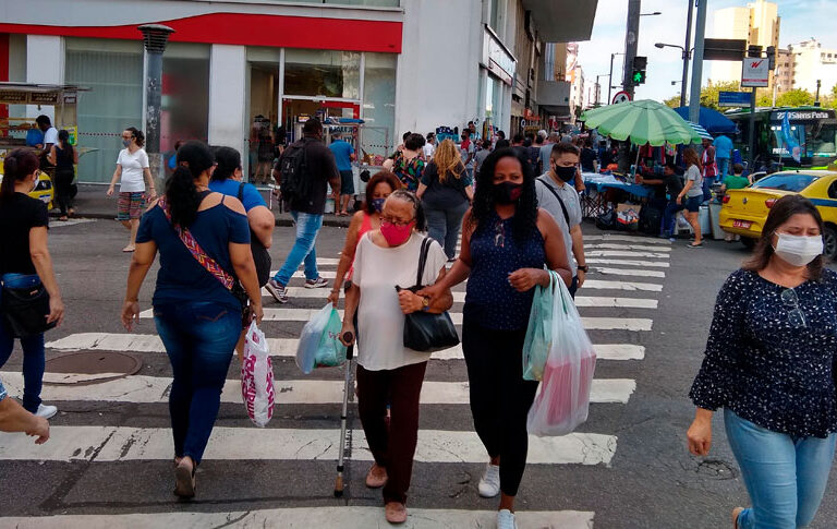 Desemprego recua para 13,9% no 4º tri, mas taxa média do ano é a maior desde 2012