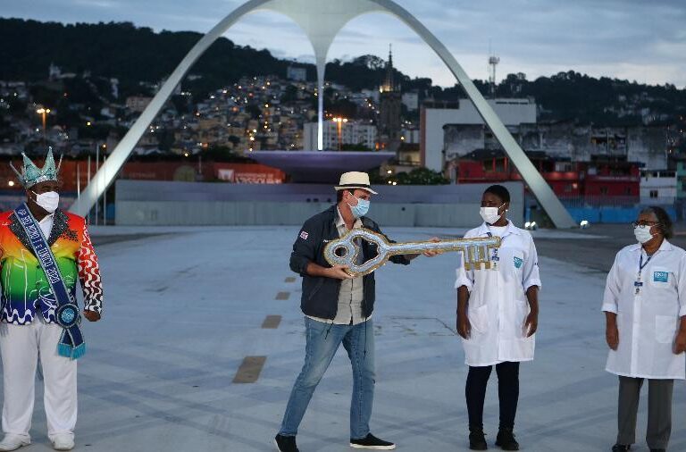 Carnaval Rio 2021: feriado marcado por homenagens e aglomerações clandestinas