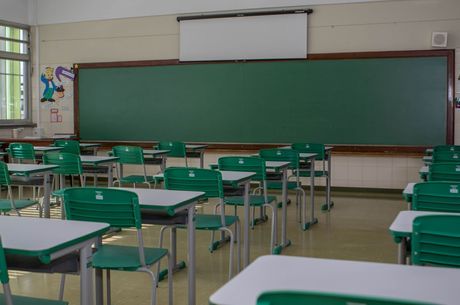  Professores da rede municipal fazem greve contra retorno das aulas presenciais