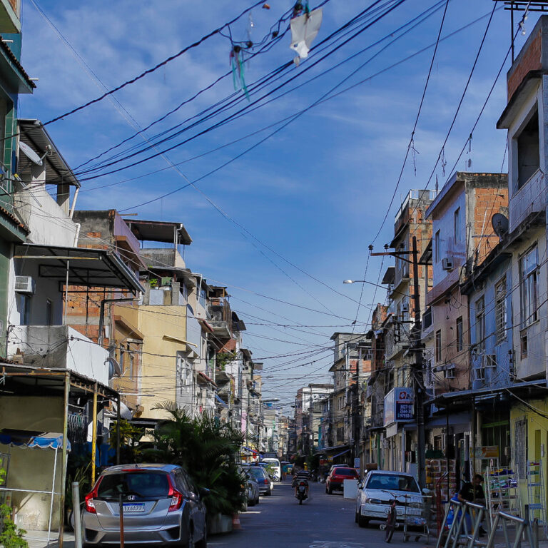 O que pensam os moradores da Maré sobre o fechamento dos serviços no Rio?