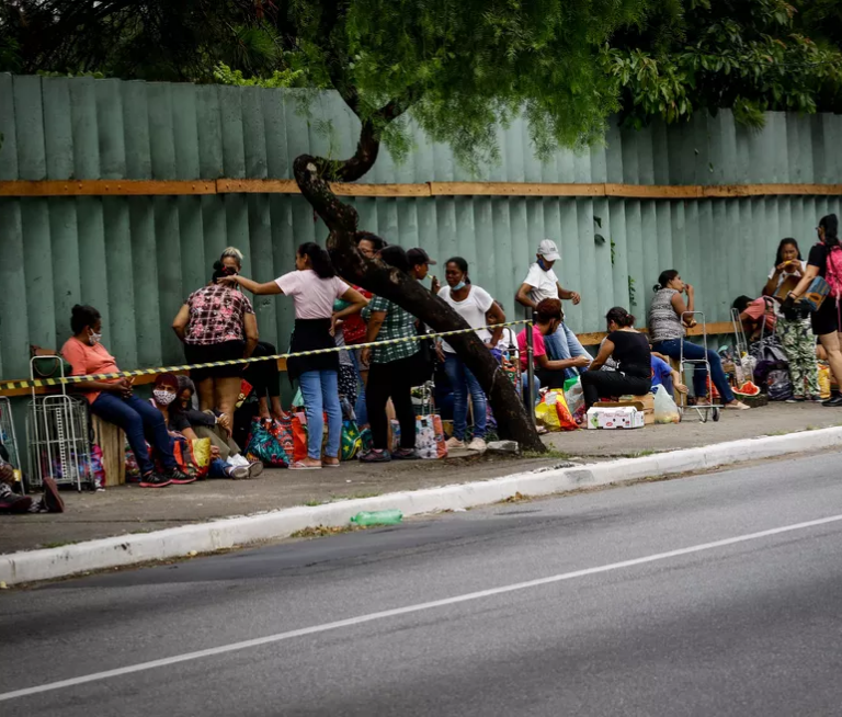 Falta de comida e medo do vírus estão mais fortes na mesa dos brasileiros