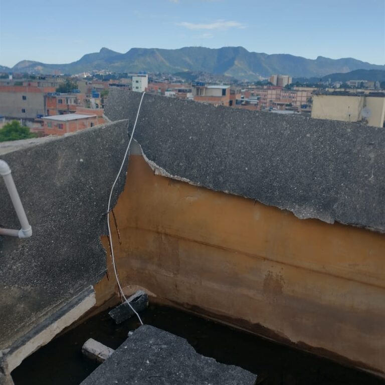 Moradores alertam para caixas d’água sem manutenção no Conjunto Pinheiros