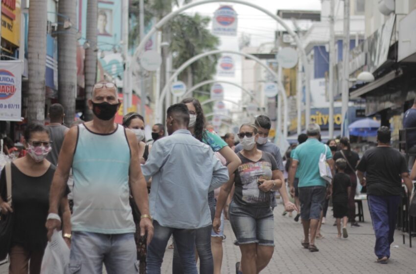 Calçadão de Nova Iguaçu: as pessoas seguem aglomeradas pelas ruas da Baixada Fluminense. Foto: Acervo / Site da Baixada