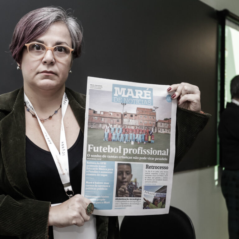 Dia do jornalista: o informar e o formar por meio das notícias