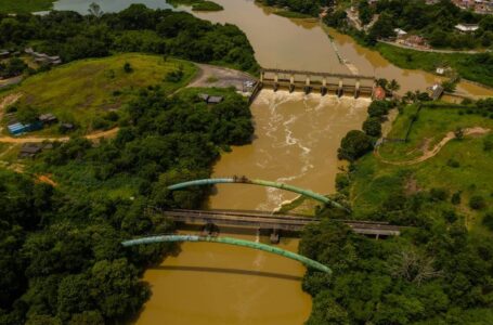 Proximidades da captação de água no Rio Guandu Foto: Brenno Carvalho