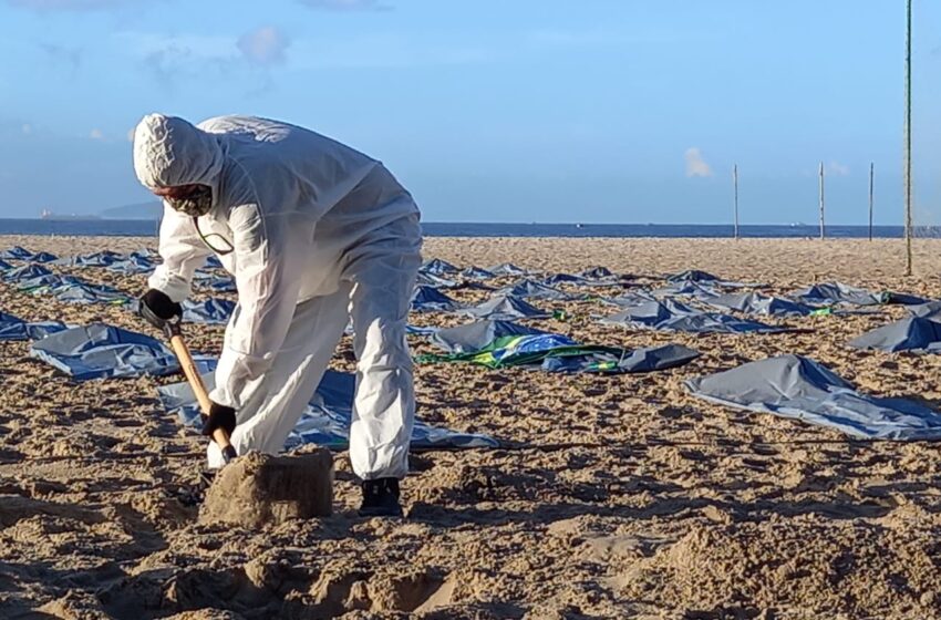 Em manifestação silenciosa, ONG Rio de Paz homenageia as mais de 400 mil vítimas de covid-19 do país
