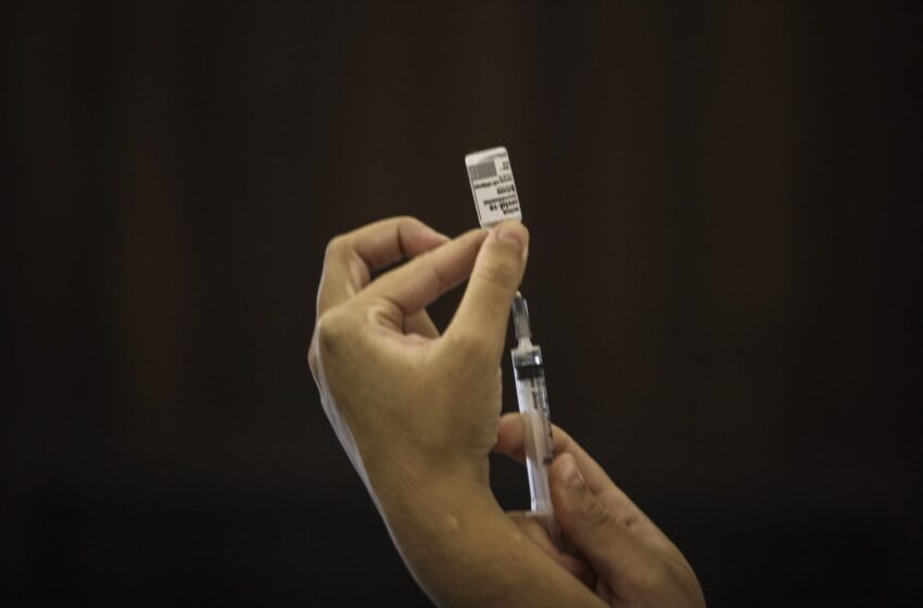 Após suspensão, aplicação de primeira dose de vacinas será retomada no Rio