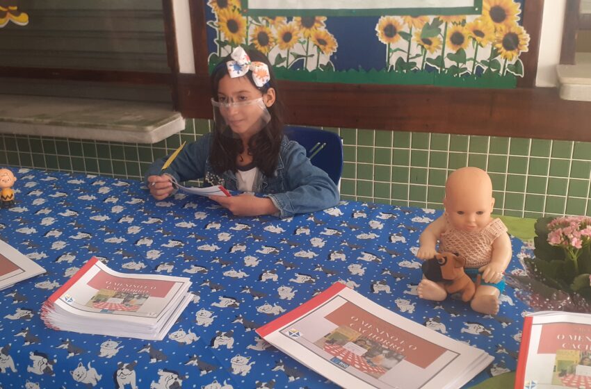 Estudante de oito anos lança livro na Escola Municipal IV Centenário, na Baixa do Sapateiro
