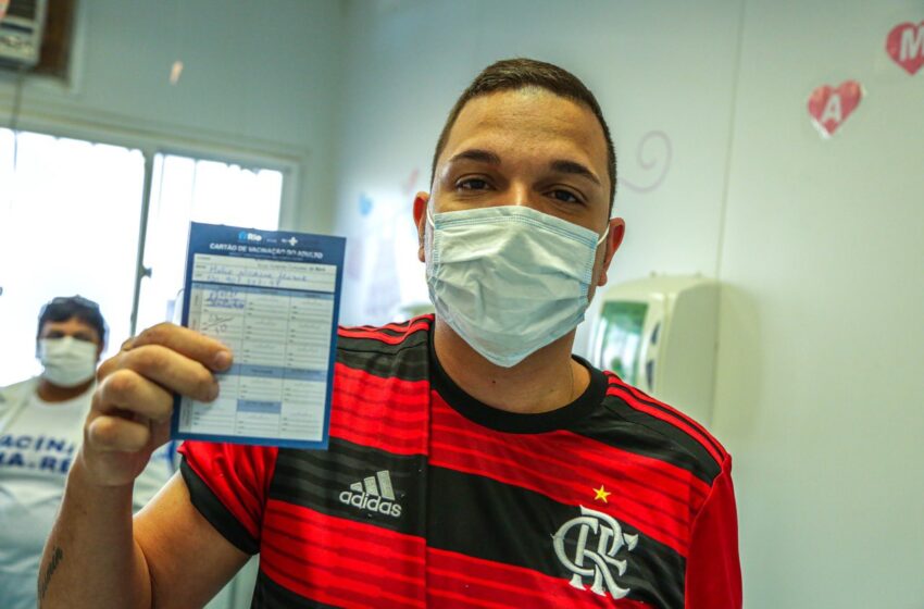 Em primeiro dia de #VacinaMaré, mais de 10 mil moradores foram vacinados; confira datas