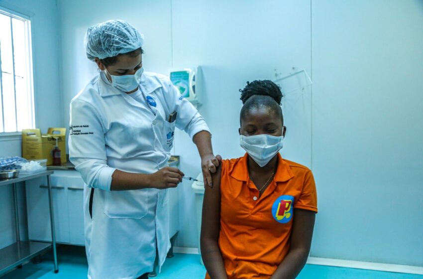 Vacinação de adolescentes retoma nesta quarta-feira no Rio; veja calendário