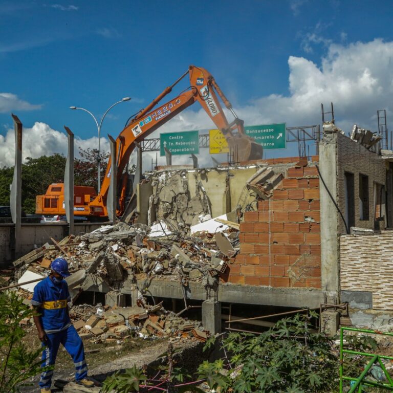 A destruição de um sonho: Prefeitura retira 32 construções irregulares na Maré