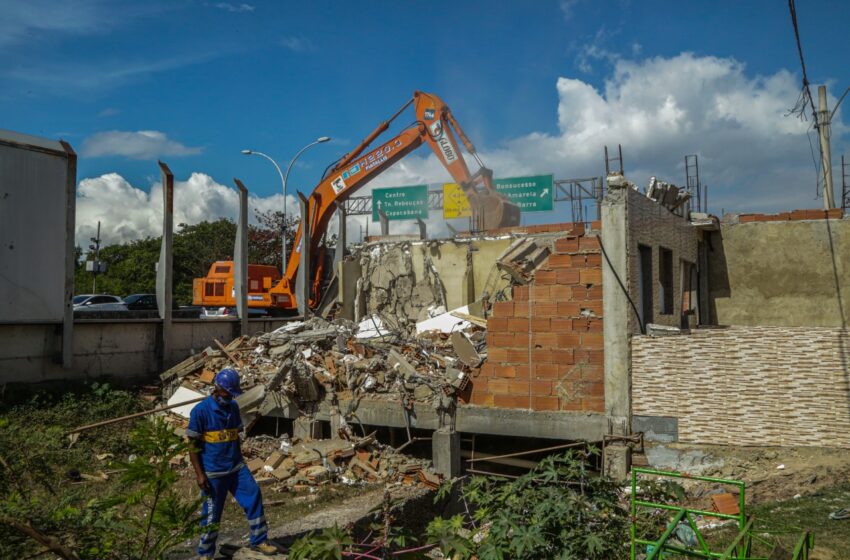  A destruição de um sonho: Prefeitura retira 32 construções irregulares na Maré