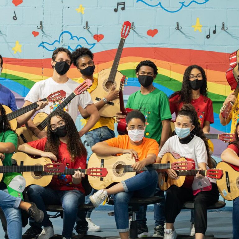 Favela Mundo tem 300 vagas em oficinais artísticas gratuitas no Caju