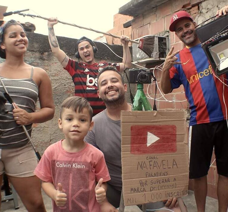 De uma forma criativa, moradores mostram Maré na internet