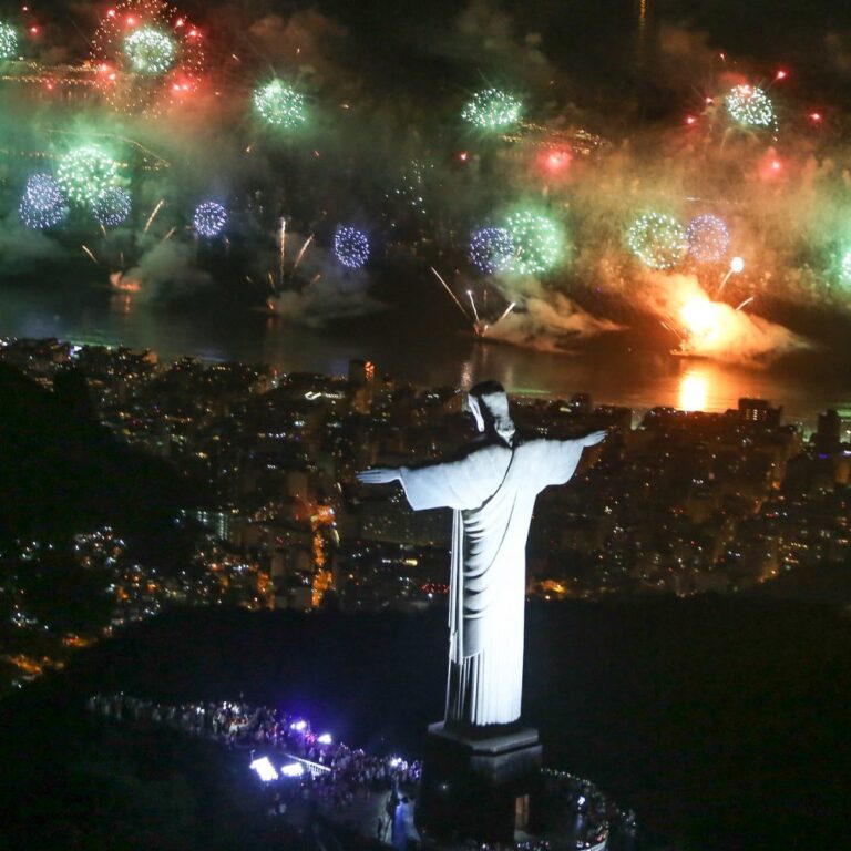 Nova variante da Covid-19 provoca cancelamento do Réveillon carioca