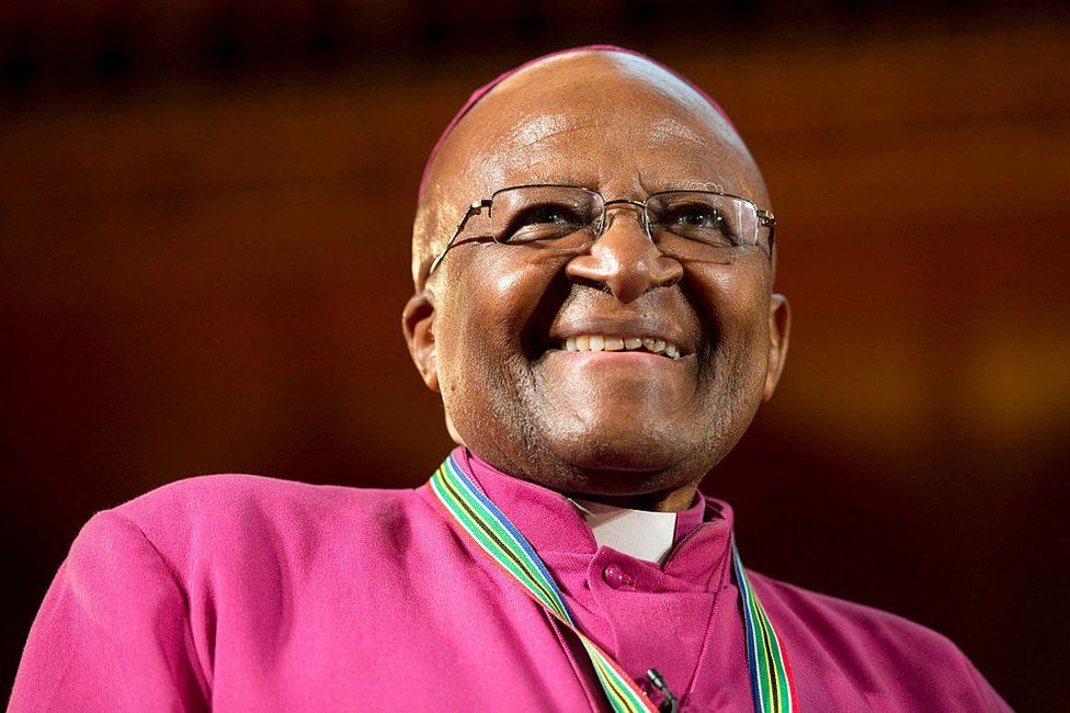 Desmond Tutu cunhou a expressão “nação arco-íris" em menção à construção da África do Sul por seus inúmeros grupos étnicos | Foto: Getty Images