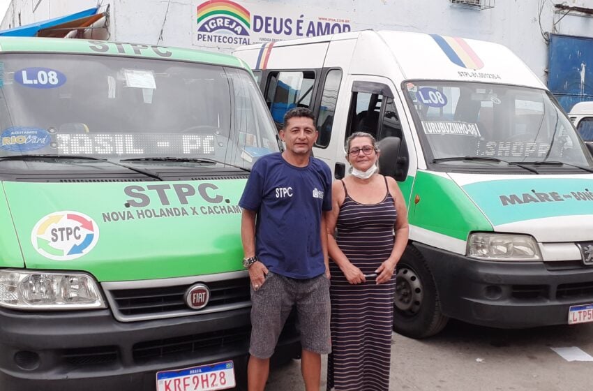  Vans e kombis são solução diária para passageiros que vivem na Maré