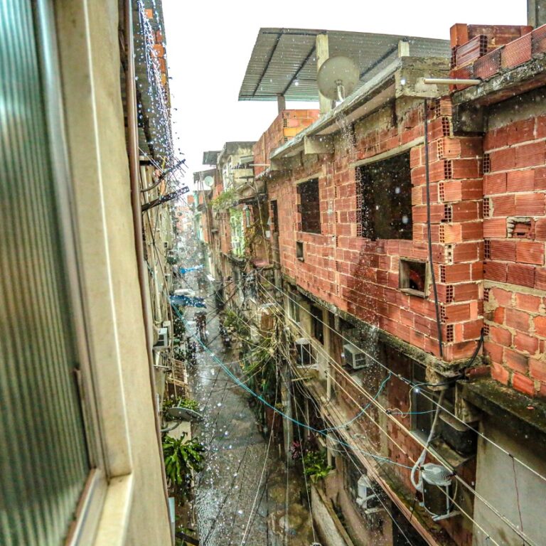 Alagamentos na Maré: Nova Holanda ou Nova Veneza?