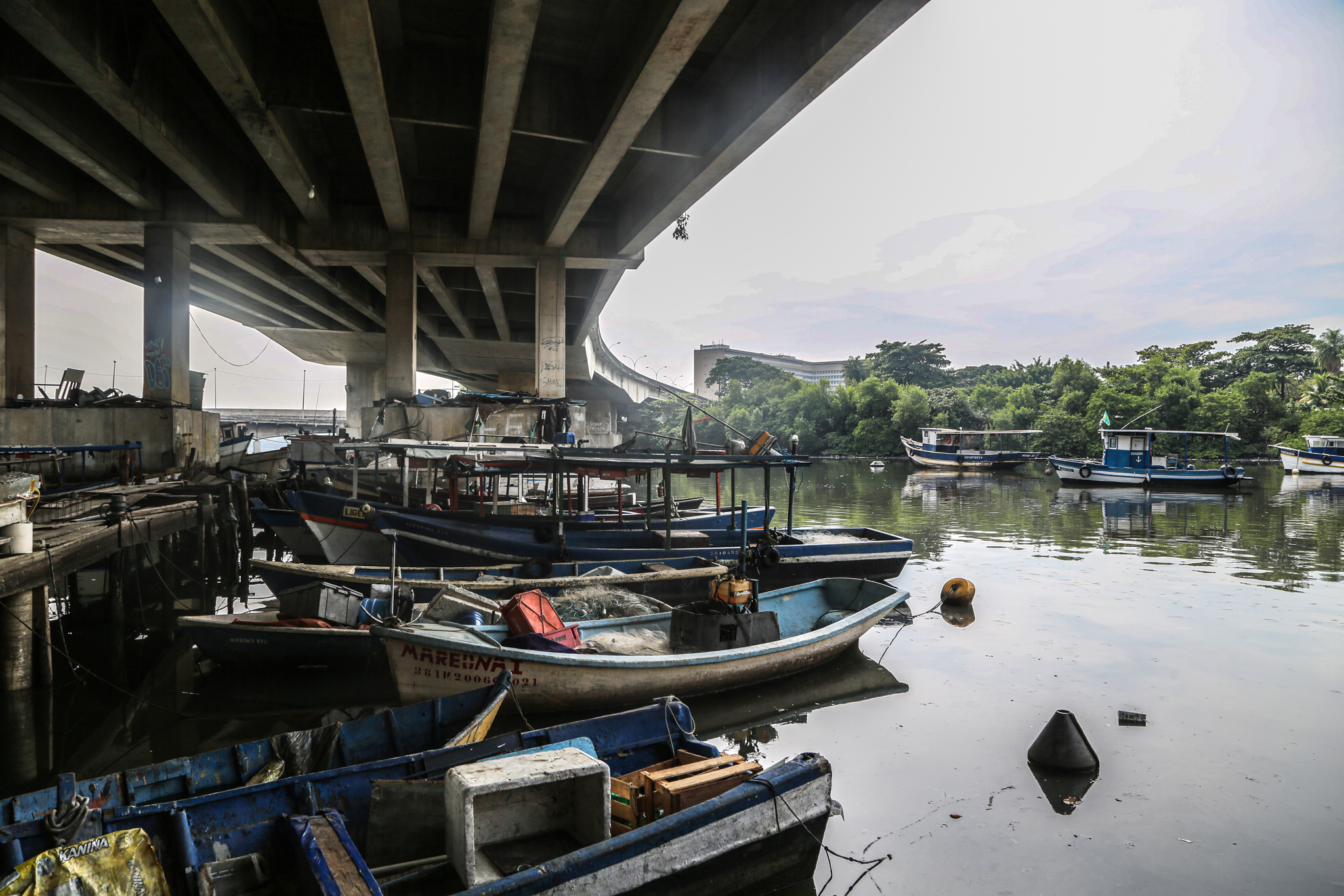 Acidente na Baía de Guanabara lança luz a problema ambiental e social