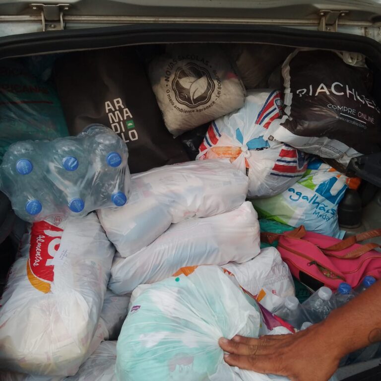 Moradores da Maré se reúnem para ajudar vítimas da tragédia de Petrópolis