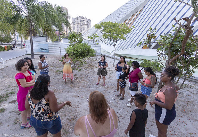 Grupo de participantes da Frente Saúde – Apoio ao Luto do Projeto Impacto de Vida faz visita ao Museu do Amanhã