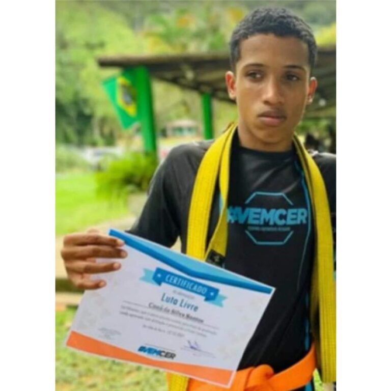 Adolescente é morto com tiro no peito e jogado em valão em Cordovil