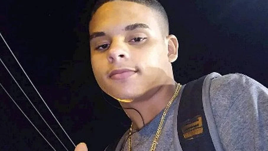 Jhonatan Ribeiro de Lima, baleado e morto no Jacarezinho, tinha 18 anos