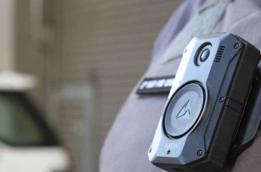  Câmeras são acopladas em uniformes de policiais do Rio