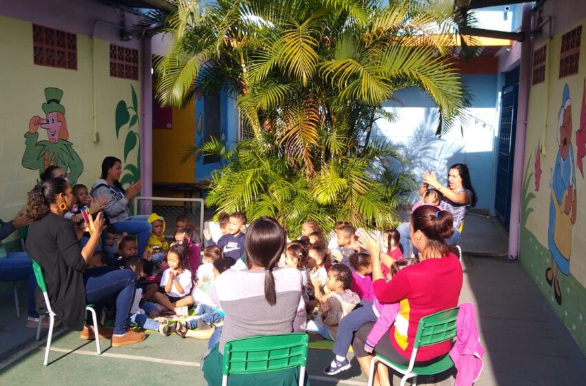 Rodas de conversas em escolas mareenses promovem incentivo à leitura desde cedo