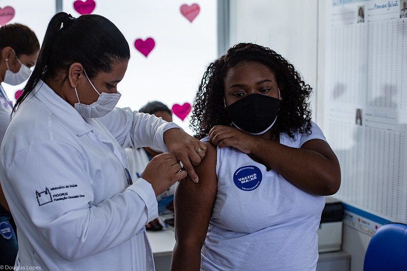  Vacinação em massa na Maré é pauta de seminário na Fiocruz