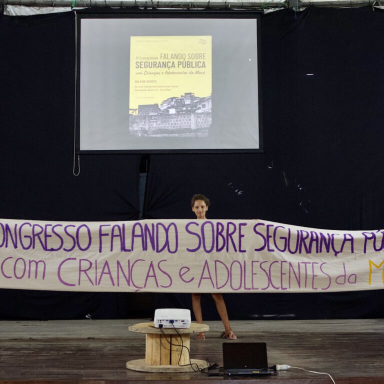 Crianças e Adolescentes participam de Congresso de Segurança Pública na Maré