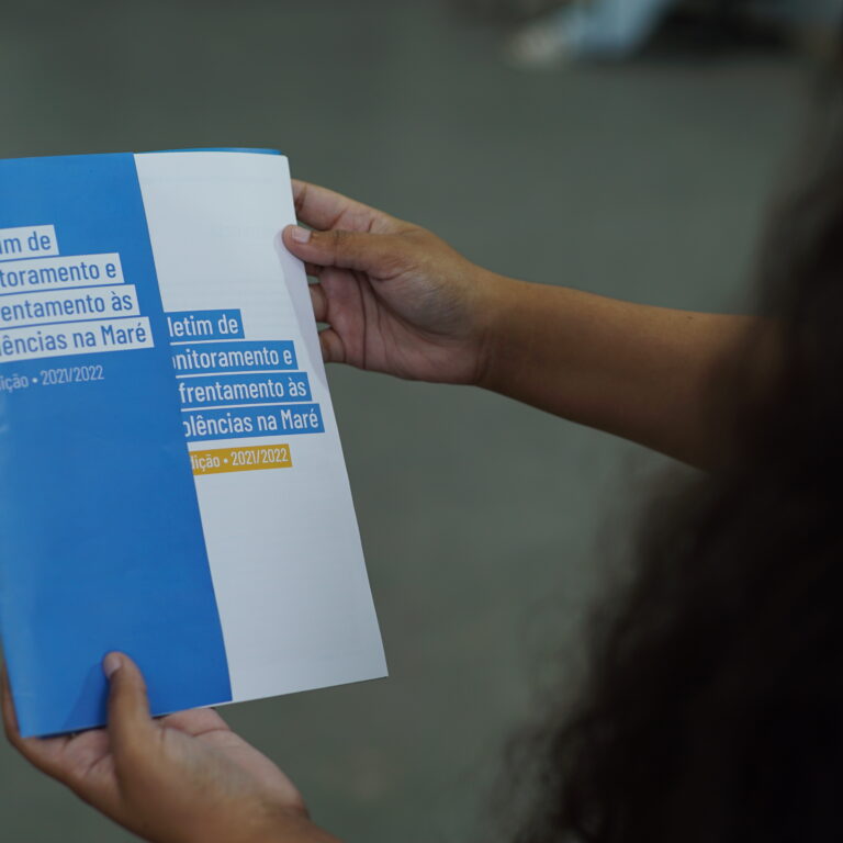 Lançamento do boletim sobre violências marca o encerramento de 2º dia de Congresso Internacional na Maré