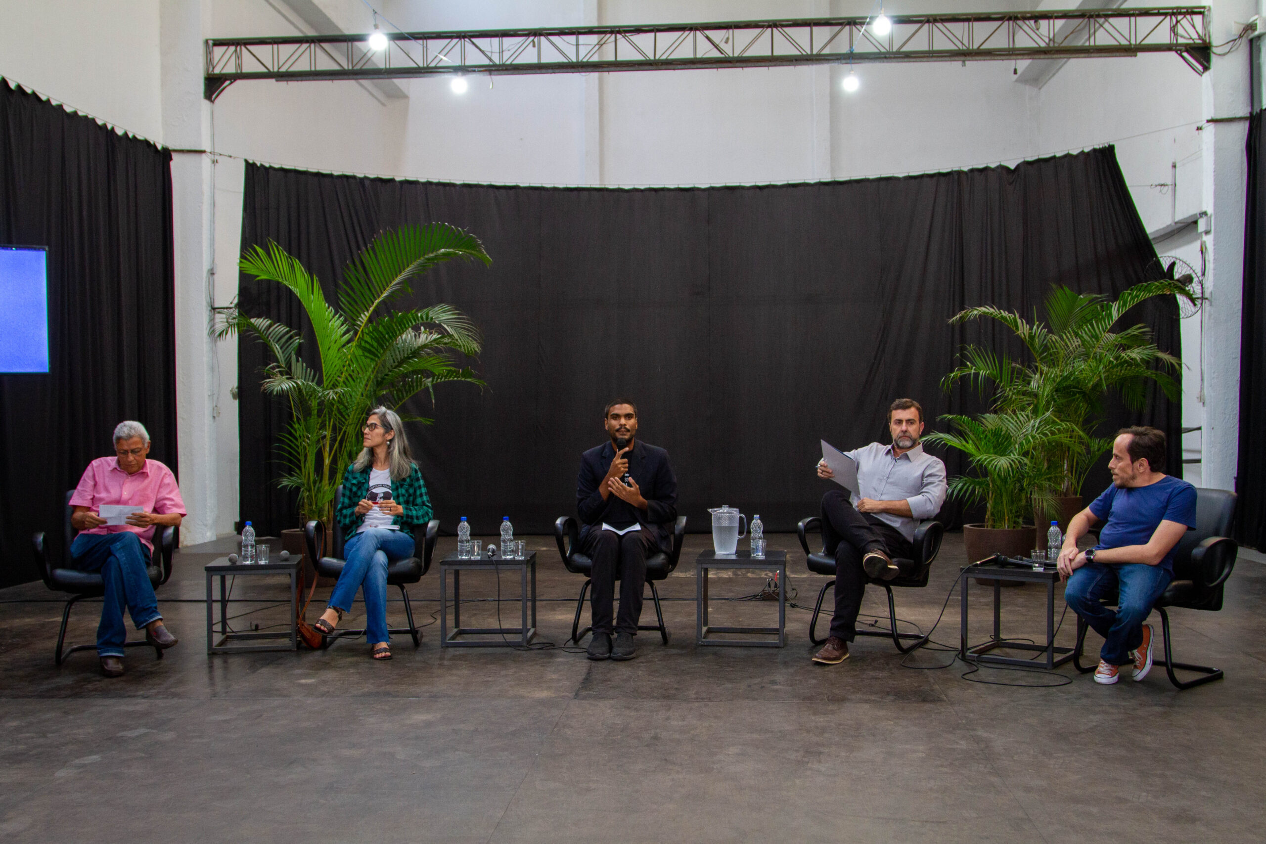 Foto: Gabi Lino | Candidatos presentes no primeiro debate em um espaço de favela este ano