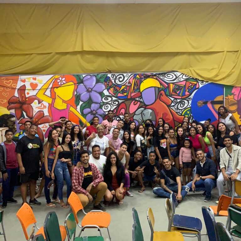 Quem pensa a juventude de favela?  