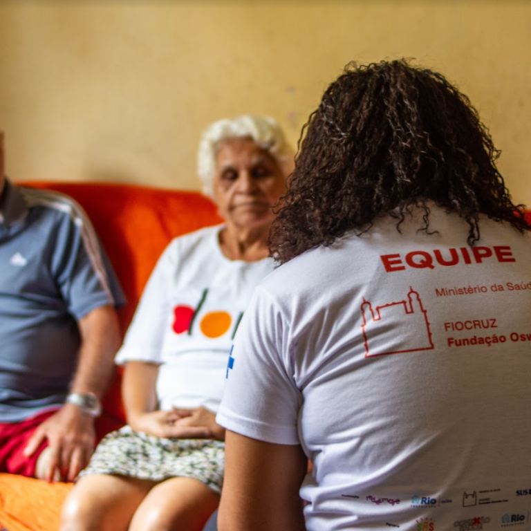Vacina Maré é pioneirismo em ciência na favela