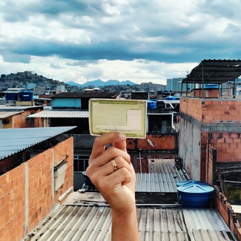 Falta de comprovante de residência ainda é barreira para parte dos mareenses