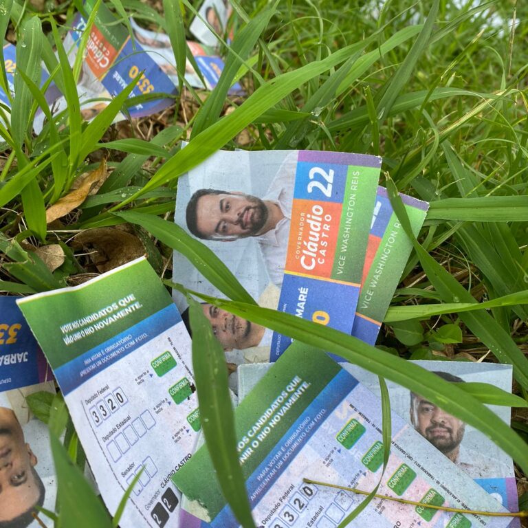 Em quem votou a Maré? Caveirão, santinhos e resultados locais das eleições