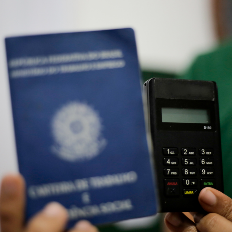 Desemprego cai, mas com salários e direitos reduzidos