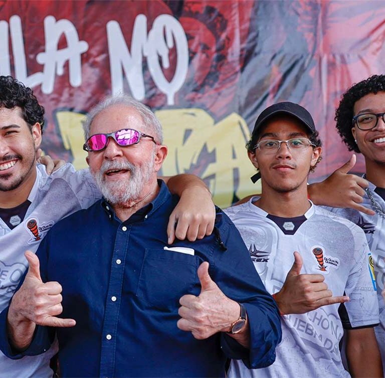 Lula participa de caminhada no Complexo do Alemão