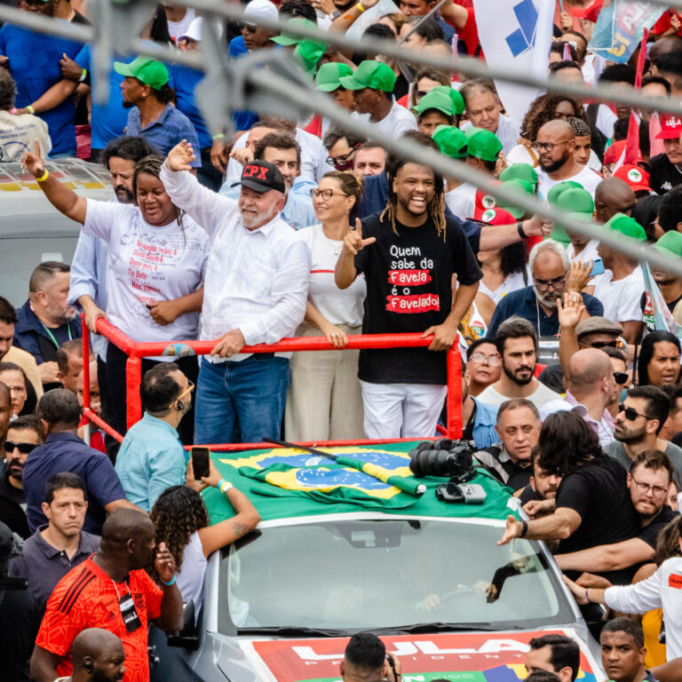 Brasil e Maré elegem Lula presidente