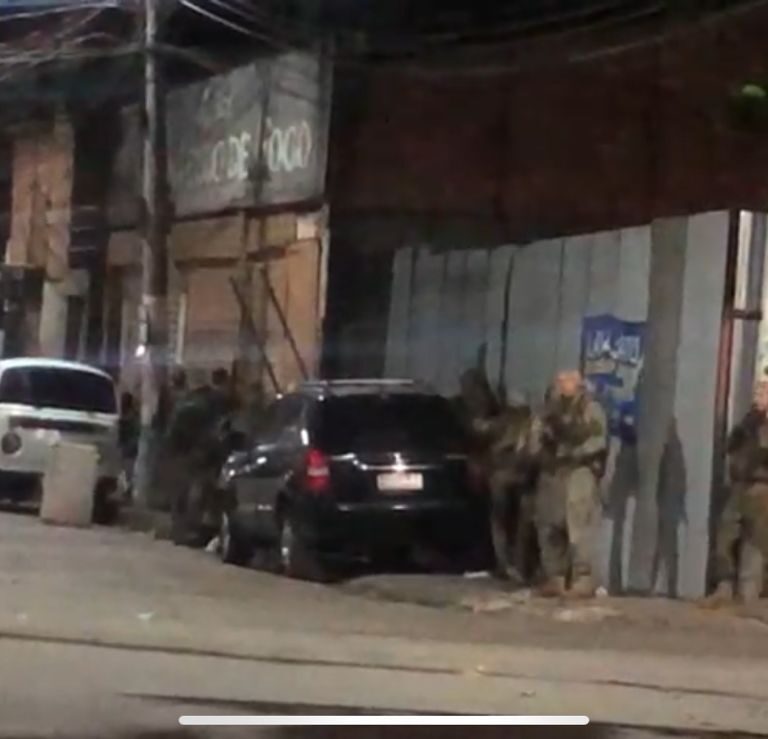 Operação policial na Maré causa pânico e descumpre legislação