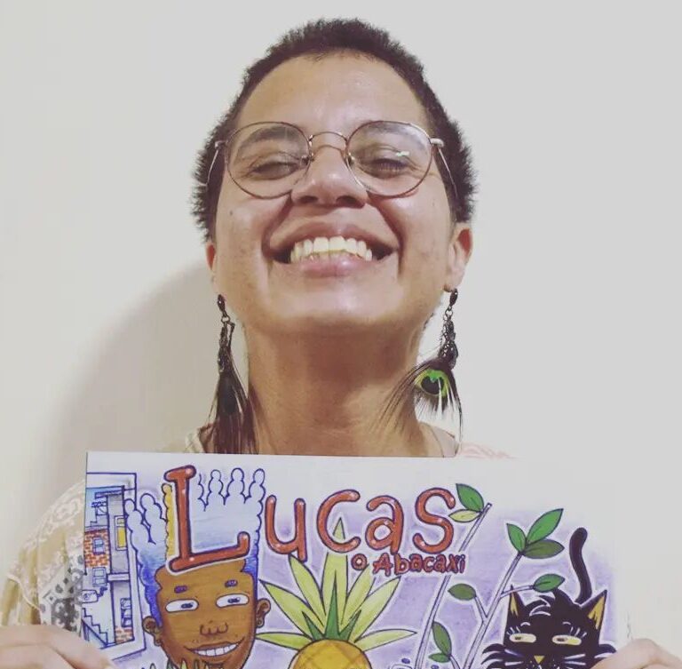 Moradora da Maré lança livro infantil 