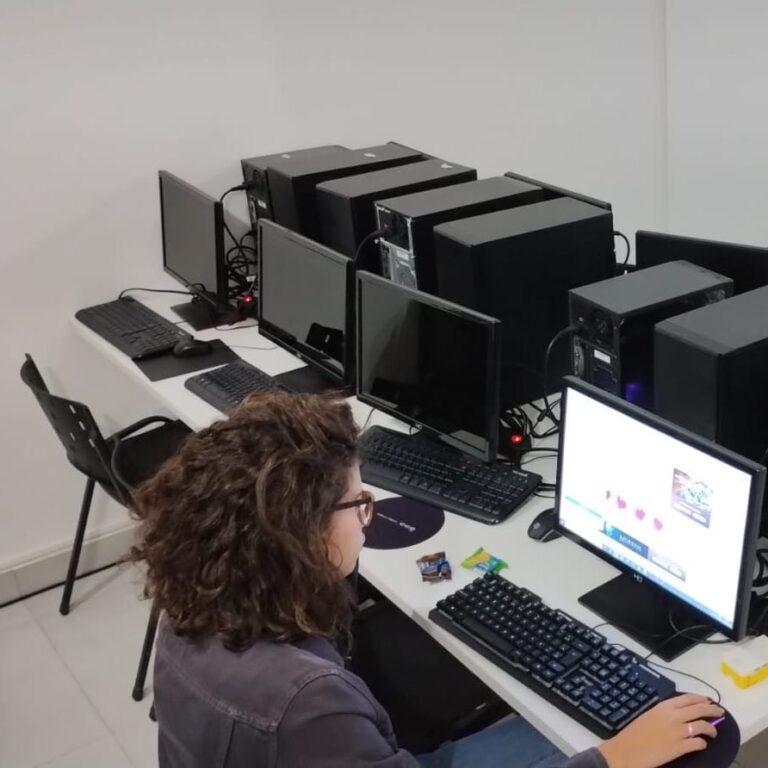 Elas na Rede: curso de desenvolvimento de app para mulheres