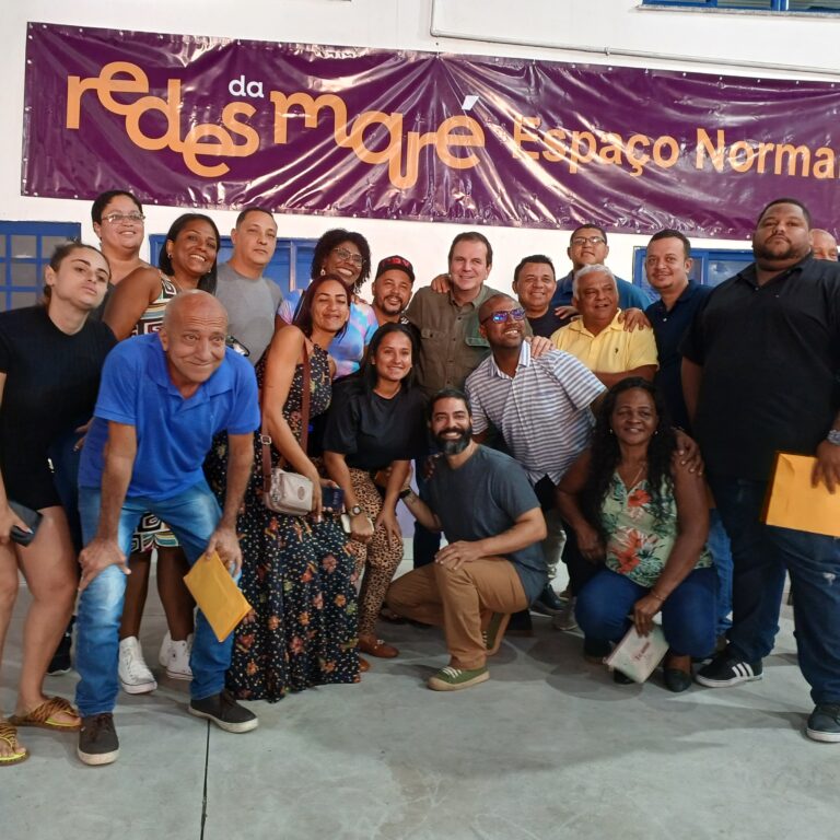 Prefeito do Rio visita Maré para diálogo com lideranças