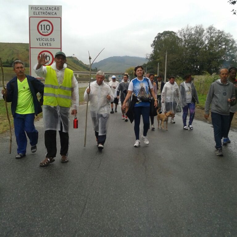 Mareenses fazem caminhada de 253km a Aparecida do Norte