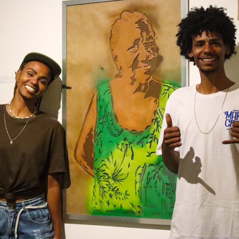 Coletivo Maré Crew lança exposição de stencil com expressões e rostos mareenses